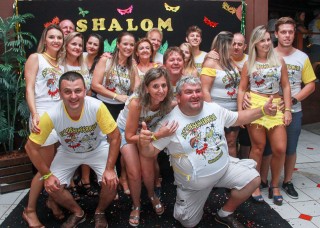 
<a style='margin-left: 5px;' class='btn btn-xs btn-social btn-facebook' href='https://www.facebook.com/sharer/sharer.php?u=https://galeramix.s01.web.getmuller.com.br/imagem/a1/800-800-90/conteudo/site_galerias/1/img1379.jpg' rel='popup' data-width='500' data-height='400'><i class='fa fa-facebook'></i>Compartilhar <span class='hidden-xs'>no Facebook</span>
</a> 
<a class='btn btn-default btn-xs' target='_blank' href='imagem/a1/800-800-90/conteudo/site_galerias/1/img1379.jpg'>
<span class='glyphicon glyphicon-cloud-download'></span> Salvar
</a>
