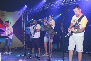 
<a style='margin-left: 5px;' class='btn btn-xs btn-social btn-facebook' href='https://www.facebook.com/sharer/sharer.php?u=https://galeramix.s01.web.getmuller.com.br/imagem/a1/800-800-90/conteudo/site_galerias/1/img1400.jpg' rel='popup' data-width='500' data-height='400'><i class='fa fa-facebook'></i>Compartilhar <span class='hidden-xs'>no Facebook</span>
</a> 
<a class='btn btn-default btn-xs' target='_blank' href='imagem/a1/800-800-90/conteudo/site_galerias/1/img1400.jpg'>
<span class='glyphicon glyphicon-cloud-download'></span> Salvar
</a>
