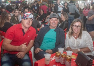 
<a style='margin-left: 5px;' class='btn btn-xs btn-social btn-facebook' href='https://www.facebook.com/sharer/sharer.php?u=https://galeramix.s01.web.getmuller.com.br/imagem/a104/800-800-90/conteudo/site_galerias/104/festa-do-divino-espirito-santo-tijucas-galeramix-18.jpg' rel='popup' data-width='500' data-height='400'><i class='fa fa-facebook'></i>Compartilhar <span class='hidden-xs'>no Facebook</span>
</a> 
<a class='btn btn-default btn-xs' target='_blank' href='imagem/a104/800-800-90/conteudo/site_galerias/104/festa-do-divino-espirito-santo-tijucas-galeramix-18.jpg'>
<span class='glyphicon glyphicon-cloud-download'></span> Salvar
</a>
