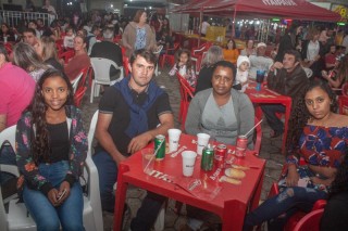 
<a style='margin-left: 5px;' class='btn btn-xs btn-social btn-facebook' href='https://www.facebook.com/sharer/sharer.php?u=https://galeramix.s01.web.getmuller.com.br/imagem/a104/800-800-90/conteudo/site_galerias/104/festa-do-divino-espirito-santo-tijucas-galeramix-20.jpg' rel='popup' data-width='500' data-height='400'><i class='fa fa-facebook'></i>Compartilhar <span class='hidden-xs'>no Facebook</span>
</a> 
<a class='btn btn-default btn-xs' target='_blank' href='imagem/a104/800-800-90/conteudo/site_galerias/104/festa-do-divino-espirito-santo-tijucas-galeramix-20.jpg'>
<span class='glyphicon glyphicon-cloud-download'></span> Salvar
</a>
