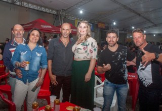 
<a style='margin-left: 5px;' class='btn btn-xs btn-social btn-facebook' href='https://www.facebook.com/sharer/sharer.php?u=https://galeramix.s01.web.getmuller.com.br/imagem/a104/800-800-90/conteudo/site_galerias/104/festa-do-divino-espirito-santo-tijucas-galeramix-22.jpg' rel='popup' data-width='500' data-height='400'><i class='fa fa-facebook'></i>Compartilhar <span class='hidden-xs'>no Facebook</span>
</a> 
<a class='btn btn-default btn-xs' target='_blank' href='imagem/a104/800-800-90/conteudo/site_galerias/104/festa-do-divino-espirito-santo-tijucas-galeramix-22.jpg'>
<span class='glyphicon glyphicon-cloud-download'></span> Salvar
</a>
