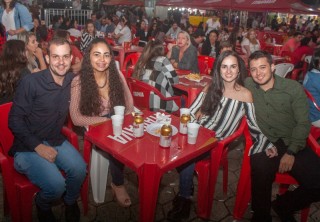 
<a style='margin-left: 5px;' class='btn btn-xs btn-social btn-facebook' href='https://www.facebook.com/sharer/sharer.php?u=https://galeramix.s01.web.getmuller.com.br/imagem/a104/800-800-90/conteudo/site_galerias/104/festa-do-divino-espirito-santo-tijucas-galeramix-23.jpg' rel='popup' data-width='500' data-height='400'><i class='fa fa-facebook'></i>Compartilhar <span class='hidden-xs'>no Facebook</span>
</a> 
<a class='btn btn-default btn-xs' target='_blank' href='imagem/a104/800-800-90/conteudo/site_galerias/104/festa-do-divino-espirito-santo-tijucas-galeramix-23.jpg'>
<span class='glyphicon glyphicon-cloud-download'></span> Salvar
</a>
