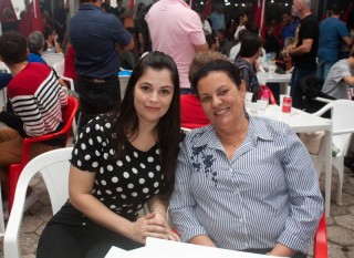 
<a style='margin-left: 5px;' class='btn btn-xs btn-social btn-facebook' href='https://www.facebook.com/sharer/sharer.php?u=https://galeramix.s01.web.getmuller.com.br/imagem/a104/800-800-90/conteudo/site_galerias/104/festa-do-divino-espirito-santo-tijucas-galeramix-25.jpg' rel='popup' data-width='500' data-height='400'><i class='fa fa-facebook'></i>Compartilhar <span class='hidden-xs'>no Facebook</span>
</a> 
<a class='btn btn-default btn-xs' target='_blank' href='imagem/a104/800-800-90/conteudo/site_galerias/104/festa-do-divino-espirito-santo-tijucas-galeramix-25.jpg'>
<span class='glyphicon glyphicon-cloud-download'></span> Salvar
</a>
