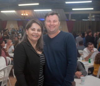 
<a style='margin-left: 5px;' class='btn btn-xs btn-social btn-facebook' href='https://www.facebook.com/sharer/sharer.php?u=https://galeramix.s01.web.getmuller.com.br/imagem/a104/800-800-90/conteudo/site_galerias/104/festa-do-divino-espirito-santo-tijucas-galeramix-33.jpg' rel='popup' data-width='500' data-height='400'><i class='fa fa-facebook'></i>Compartilhar <span class='hidden-xs'>no Facebook</span>
</a> 
<a class='btn btn-default btn-xs' target='_blank' href='imagem/a104/800-800-90/conteudo/site_galerias/104/festa-do-divino-espirito-santo-tijucas-galeramix-33.jpg'>
<span class='glyphicon glyphicon-cloud-download'></span> Salvar
</a>
