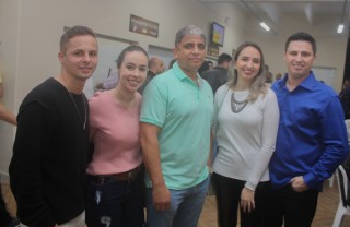 
<a style='margin-left: 5px;' class='btn btn-xs btn-social btn-facebook' href='https://www.facebook.com/sharer/sharer.php?u=https://galeramix.s01.web.getmuller.com.br/imagem/a104/800-800-90/conteudo/site_galerias/104/festa-do-divino-espirito-santo-tijucas-galeramix-38.jpg' rel='popup' data-width='500' data-height='400'><i class='fa fa-facebook'></i>Compartilhar <span class='hidden-xs'>no Facebook</span>
</a> 
<a class='btn btn-default btn-xs' target='_blank' href='imagem/a104/800-800-90/conteudo/site_galerias/104/festa-do-divino-espirito-santo-tijucas-galeramix-38.jpg'>
<span class='glyphicon glyphicon-cloud-download'></span> Salvar
</a>
