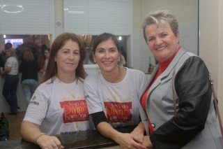 
<a style='margin-left: 5px;' class='btn btn-xs btn-social btn-facebook' href='https://www.facebook.com/sharer/sharer.php?u=https://galeramix.s01.web.getmuller.com.br/imagem/a104/800-800-90/conteudo/site_galerias/104/festa-do-divino-espirito-santo-tijucas-galeramix-39.jpg' rel='popup' data-width='500' data-height='400'><i class='fa fa-facebook'></i>Compartilhar <span class='hidden-xs'>no Facebook</span>
</a> 
<a class='btn btn-default btn-xs' target='_blank' href='imagem/a104/800-800-90/conteudo/site_galerias/104/festa-do-divino-espirito-santo-tijucas-galeramix-39.jpg'>
<span class='glyphicon glyphicon-cloud-download'></span> Salvar
</a>
