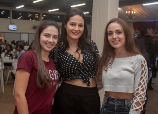 
<a style='margin-left: 5px;' class='btn btn-xs btn-social btn-facebook' href='https://www.facebook.com/sharer/sharer.php?u=https://galeramix.s01.web.getmuller.com.br/imagem/a104/800-800-90/conteudo/site_galerias/104/festa-do-divino-espirito-santo-tijucas-galeramix-4.jpg' rel='popup' data-width='500' data-height='400'><i class='fa fa-facebook'></i>Compartilhar <span class='hidden-xs'>no Facebook</span>
</a> 
<a class='btn btn-default btn-xs' target='_blank' href='imagem/a104/800-800-90/conteudo/site_galerias/104/festa-do-divino-espirito-santo-tijucas-galeramix-4.jpg'>
<span class='glyphicon glyphicon-cloud-download'></span> Salvar
</a>
