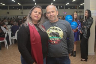 
<a style='margin-left: 5px;' class='btn btn-xs btn-social btn-facebook' href='https://www.facebook.com/sharer/sharer.php?u=https://galeramix.s01.web.getmuller.com.br/imagem/a104/800-800-90/conteudo/site_galerias/104/festa-do-divino-espirito-santo-tijucas-galeramix-40.jpg' rel='popup' data-width='500' data-height='400'><i class='fa fa-facebook'></i>Compartilhar <span class='hidden-xs'>no Facebook</span>
</a> 
<a class='btn btn-default btn-xs' target='_blank' href='imagem/a104/800-800-90/conteudo/site_galerias/104/festa-do-divino-espirito-santo-tijucas-galeramix-40.jpg'>
<span class='glyphicon glyphicon-cloud-download'></span> Salvar
</a>
