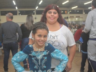 
<a style='margin-left: 5px;' class='btn btn-xs btn-social btn-facebook' href='https://www.facebook.com/sharer/sharer.php?u=https://galeramix.s01.web.getmuller.com.br/imagem/a104/800-800-90/conteudo/site_galerias/104/festa-do-divino-espirito-santo-tijucas-galeramix-41.jpg' rel='popup' data-width='500' data-height='400'><i class='fa fa-facebook'></i>Compartilhar <span class='hidden-xs'>no Facebook</span>
</a> 
<a class='btn btn-default btn-xs' target='_blank' href='imagem/a104/800-800-90/conteudo/site_galerias/104/festa-do-divino-espirito-santo-tijucas-galeramix-41.jpg'>
<span class='glyphicon glyphicon-cloud-download'></span> Salvar
</a>
