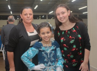 
<a style='margin-left: 5px;' class='btn btn-xs btn-social btn-facebook' href='https://www.facebook.com/sharer/sharer.php?u=https://galeramix.s01.web.getmuller.com.br/imagem/a104/800-800-90/conteudo/site_galerias/104/festa-do-divino-espirito-santo-tijucas-galeramix-42.jpg' rel='popup' data-width='500' data-height='400'><i class='fa fa-facebook'></i>Compartilhar <span class='hidden-xs'>no Facebook</span>
</a> 
<a class='btn btn-default btn-xs' target='_blank' href='imagem/a104/800-800-90/conteudo/site_galerias/104/festa-do-divino-espirito-santo-tijucas-galeramix-42.jpg'>
<span class='glyphicon glyphicon-cloud-download'></span> Salvar
</a>
