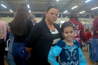 
<a style='margin-left: 5px;' class='btn btn-xs btn-social btn-facebook' href='https://www.facebook.com/sharer/sharer.php?u=https://galeramix.s01.web.getmuller.com.br/imagem/a104/800-800-90/conteudo/site_galerias/104/festa-do-divino-espirito-santo-tijucas-galeramix-43.jpg' rel='popup' data-width='500' data-height='400'><i class='fa fa-facebook'></i>Compartilhar <span class='hidden-xs'>no Facebook</span>
</a> 
<a class='btn btn-default btn-xs' target='_blank' href='imagem/a104/800-800-90/conteudo/site_galerias/104/festa-do-divino-espirito-santo-tijucas-galeramix-43.jpg'>
<span class='glyphicon glyphicon-cloud-download'></span> Salvar
</a>
