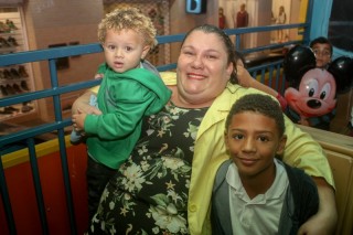 
<a style='margin-left: 5px;' class='btn btn-xs btn-social btn-facebook' href='https://www.facebook.com/sharer/sharer.php?u=https://galeramix.s01.web.getmuller.com.br/imagem/a104/800-800-90/conteudo/site_galerias/104/festa-do-divino-espirito-santo-tijucas-galeramix-53.jpg' rel='popup' data-width='500' data-height='400'><i class='fa fa-facebook'></i>Compartilhar <span class='hidden-xs'>no Facebook</span>
</a> 
<a class='btn btn-default btn-xs' target='_blank' href='imagem/a104/800-800-90/conteudo/site_galerias/104/festa-do-divino-espirito-santo-tijucas-galeramix-53.jpg'>
<span class='glyphicon glyphicon-cloud-download'></span> Salvar
</a>
