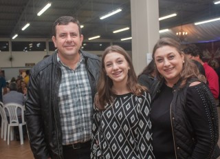 
<a style='margin-left: 5px;' class='btn btn-xs btn-social btn-facebook' href='https://www.facebook.com/sharer/sharer.php?u=https://galeramix.s01.web.getmuller.com.br/imagem/a104/800-800-90/conteudo/site_galerias/104/festa-do-divino-espirito-santo-tijucas-galeramix-64.jpg' rel='popup' data-width='500' data-height='400'><i class='fa fa-facebook'></i>Compartilhar <span class='hidden-xs'>no Facebook</span>
</a> 
<a class='btn btn-default btn-xs' target='_blank' href='imagem/a104/800-800-90/conteudo/site_galerias/104/festa-do-divino-espirito-santo-tijucas-galeramix-64.jpg'>
<span class='glyphicon glyphicon-cloud-download'></span> Salvar
</a>
