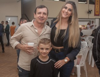 
<a style='margin-left: 5px;' class='btn btn-xs btn-social btn-facebook' href='https://www.facebook.com/sharer/sharer.php?u=https://galeramix.s01.web.getmuller.com.br/imagem/a104/800-800-90/conteudo/site_galerias/104/festa-do-divino-espirito-santo-tijucas-galeramix-8.jpg' rel='popup' data-width='500' data-height='400'><i class='fa fa-facebook'></i>Compartilhar <span class='hidden-xs'>no Facebook</span>
</a> 
<a class='btn btn-default btn-xs' target='_blank' href='imagem/a104/800-800-90/conteudo/site_galerias/104/festa-do-divino-espirito-santo-tijucas-galeramix-8.jpg'>
<span class='glyphicon glyphicon-cloud-download'></span> Salvar
</a>
