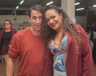 
<a style='margin-left: 5px;' class='btn btn-xs btn-social btn-facebook' href='https://www.facebook.com/sharer/sharer.php?u=https://galeramix.s01.web.getmuller.com.br/imagem/a104/800-800-90/conteudo/site_galerias/104/festa-do-divino-espirito-santo-tijucas-galeramix-9.jpg' rel='popup' data-width='500' data-height='400'><i class='fa fa-facebook'></i>Compartilhar <span class='hidden-xs'>no Facebook</span>
</a> 
<a class='btn btn-default btn-xs' target='_blank' href='imagem/a104/800-800-90/conteudo/site_galerias/104/festa-do-divino-espirito-santo-tijucas-galeramix-9.jpg'>
<span class='glyphicon glyphicon-cloud-download'></span> Salvar
</a>
