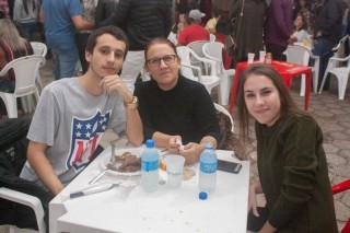 
                                <a style='margin-left: 5px;' class='btn btn-xs btn-social btn-facebook' href='https://www.facebook.com/sharer/sharer.php?u=https://galeramix.s01.web.getmuller.com.br/imagem/a106/800-800-90/conteudo/site_galerias/106/img4372.jpg' rel='popup' data-width='500' data-height='400'><i class='fa fa-facebook'></i>Compartilhar <span class='hidden-xs'>no Facebook</span>
                            </a> 
                            <a class='btn btn-default btn-xs' target='_blank' href='imagem/a106/800-800-90/conteudo/site_galerias/106/img4372.jpg'>
                                <span class='glyphicon glyphicon-cloud-download'></span> Salvar
                            </a>
                            