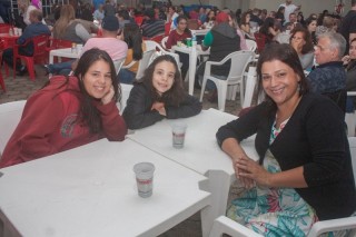 
                            <a style='margin-left: 5px;' class='btn btn-xs btn-social btn-facebook' href='https://www.facebook.com/sharer/sharer.php?u=https://galeramix.s01.web.getmuller.com.br/imagem/a106/800-800-90/conteudo/site_galerias/106/img4375.jpg' rel='popup' data-width='500' data-height='400'><i class='fa fa-facebook'></i>Compartilhar <span class='hidden-xs'>no Facebook</span>
                        </a> 
                        <a class='btn btn-default btn-xs' target='_blank' href='imagem/a106/800-800-90/conteudo/site_galerias/106/img4375.jpg'>
                            <span class='glyphicon glyphicon-cloud-download'></span> Salvar
                        </a>
                        