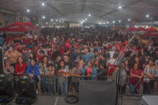 
                <a style='margin-left: 5px;' class='btn btn-xs btn-social btn-facebook' href='https://www.facebook.com/sharer/sharer.php?u=https://galeramix.s01.web.getmuller.com.br/imagem/a106/800-800-90/conteudo/site_galerias/106/img4390.jpg' rel='popup' data-width='500' data-height='400'><i class='fa fa-facebook'></i>Compartilhar <span class='hidden-xs'>no Facebook</span>
            </a> 
            <a class='btn btn-default btn-xs' target='_blank' href='imagem/a106/800-800-90/conteudo/site_galerias/106/img4390.jpg'>
                <span class='glyphicon glyphicon-cloud-download'></span> Salvar
            </a>
            