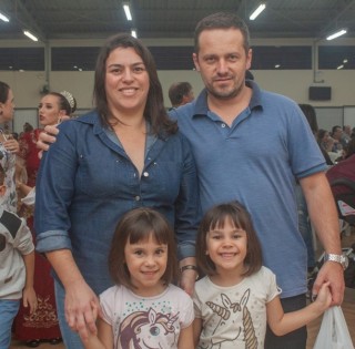 
    <a style='margin-left: 5px;' class='btn btn-xs btn-social btn-facebook' href='https://www.facebook.com/sharer/sharer.php?u=https://galeramix.s01.web.getmuller.com.br/imagem/a106/800-800-90/conteudo/site_galerias/106/img4399.jpg' rel='popup' data-width='500' data-height='400'><i class='fa fa-facebook'></i>Compartilhar <span class='hidden-xs'>no Facebook</span>
</a> 
<a class='btn btn-default btn-xs' target='_blank' href='imagem/a106/800-800-90/conteudo/site_galerias/106/img4399.jpg'>
    <span class='glyphicon glyphicon-cloud-download'></span> Salvar
</a>
