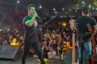 
<a style='margin-left: 5px;' class='btn btn-xs btn-social btn-facebook' href='https://www.facebook.com/sharer/sharer.php?u=https://galeramix.s01.web.getmuller.com.br/imagem/a106/800-800-90/conteudo/site_galerias/106/img4446.jpg' rel='popup' data-width='500' data-height='400'><i class='fa fa-facebook'></i>Compartilhar <span class='hidden-xs'>no Facebook</span>
</a> 
<a class='btn btn-default btn-xs' target='_blank' href='imagem/a106/800-800-90/conteudo/site_galerias/106/img4446.jpg'>
<span class='glyphicon glyphicon-cloud-download'></span> Salvar
</a>
