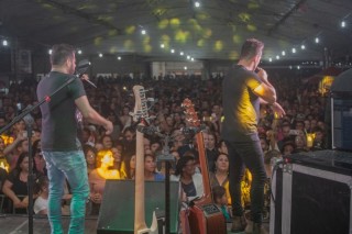 
<a style='margin-left: 5px;' class='btn btn-xs btn-social btn-facebook' href='https://www.facebook.com/sharer/sharer.php?u=https://galeramix.s01.web.getmuller.com.br/imagem/a106/800-800-90/conteudo/site_galerias/106/img4447.jpg' rel='popup' data-width='500' data-height='400'><i class='fa fa-facebook'></i>Compartilhar <span class='hidden-xs'>no Facebook</span>
</a> 
<a class='btn btn-default btn-xs' target='_blank' href='imagem/a106/800-800-90/conteudo/site_galerias/106/img4447.jpg'>
<span class='glyphicon glyphicon-cloud-download'></span> Salvar
</a>
