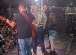 
<a style='margin-left: 5px;' class='btn btn-xs btn-social btn-facebook' href='https://www.facebook.com/sharer/sharer.php?u=https://galeramix.s01.web.getmuller.com.br/imagem/a106/800-800-90/conteudo/site_galerias/106/img4463.jpg' rel='popup' data-width='500' data-height='400'><i class='fa fa-facebook'></i>Compartilhar <span class='hidden-xs'>no Facebook</span>
</a> 
<a class='btn btn-default btn-xs' target='_blank' href='imagem/a106/800-800-90/conteudo/site_galerias/106/img4463.jpg'>
<span class='glyphicon glyphicon-cloud-download'></span> Salvar
</a>
