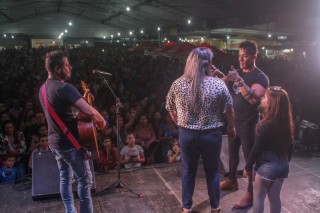 
<a style='margin-left: 5px;' class='btn btn-xs btn-social btn-facebook' href='https://www.facebook.com/sharer/sharer.php?u=https://galeramix.s01.web.getmuller.com.br/imagem/a106/800-800-90/conteudo/site_galerias/106/img4469.jpg' rel='popup' data-width='500' data-height='400'><i class='fa fa-facebook'></i>Compartilhar <span class='hidden-xs'>no Facebook</span>
</a> 
<a class='btn btn-default btn-xs' target='_blank' href='imagem/a106/800-800-90/conteudo/site_galerias/106/img4469.jpg'>
<span class='glyphicon glyphicon-cloud-download'></span> Salvar
</a>
