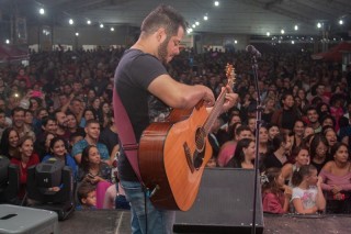 
<a style='margin-left: 5px;' class='btn btn-xs btn-social btn-facebook' href='https://www.facebook.com/sharer/sharer.php?u=https://galeramix.s01.web.getmuller.com.br/imagem/a106/800-800-90/conteudo/site_galerias/106/img4478.jpg' rel='popup' data-width='500' data-height='400'><i class='fa fa-facebook'></i>Compartilhar <span class='hidden-xs'>no Facebook</span>
</a> 
<a class='btn btn-default btn-xs' target='_blank' href='imagem/a106/800-800-90/conteudo/site_galerias/106/img4478.jpg'>
<span class='glyphicon glyphicon-cloud-download'></span> Salvar
</a>
