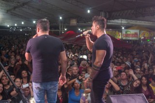 
<a style='margin-left: 5px;' class='btn btn-xs btn-social btn-facebook' href='https://www.facebook.com/sharer/sharer.php?u=https://galeramix.s01.web.getmuller.com.br/imagem/a106/800-800-90/conteudo/site_galerias/106/img4494.jpg' rel='popup' data-width='500' data-height='400'><i class='fa fa-facebook'></i>Compartilhar <span class='hidden-xs'>no Facebook</span>
</a> 
<a class='btn btn-default btn-xs' target='_blank' href='imagem/a106/800-800-90/conteudo/site_galerias/106/img4494.jpg'>
<span class='glyphicon glyphicon-cloud-download'></span> Salvar
</a>
