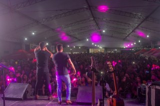 
<a style='margin-left: 5px;' class='btn btn-xs btn-social btn-facebook' href='https://www.facebook.com/sharer/sharer.php?u=https://galeramix.s01.web.getmuller.com.br/imagem/a106/800-800-90/conteudo/site_galerias/106/img4577.jpg' rel='popup' data-width='500' data-height='400'><i class='fa fa-facebook'></i>Compartilhar <span class='hidden-xs'>no Facebook</span>
</a> 
<a class='btn btn-default btn-xs' target='_blank' href='imagem/a106/800-800-90/conteudo/site_galerias/106/img4577.jpg'>
<span class='glyphicon glyphicon-cloud-download'></span> Salvar
</a>
