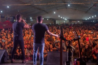 
<a style='margin-left: 5px;' class='btn btn-xs btn-social btn-facebook' href='https://www.facebook.com/sharer/sharer.php?u=https://galeramix.s01.web.getmuller.com.br/imagem/a106/800-800-90/conteudo/site_galerias/106/img4578.jpg' rel='popup' data-width='500' data-height='400'><i class='fa fa-facebook'></i>Compartilhar <span class='hidden-xs'>no Facebook</span>
</a> 
<a class='btn btn-default btn-xs' target='_blank' href='imagem/a106/800-800-90/conteudo/site_galerias/106/img4578.jpg'>
<span class='glyphicon glyphicon-cloud-download'></span> Salvar
</a>
