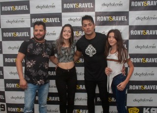 
<a style='margin-left: 5px;' class='btn btn-xs btn-social btn-facebook' href='https://www.facebook.com/sharer/sharer.php?u=https://galeramix.s01.web.getmuller.com.br/imagem/a106/800-800-90/conteudo/site_galerias/106/img4583.jpg' rel='popup' data-width='500' data-height='400'><i class='fa fa-facebook'></i>Compartilhar <span class='hidden-xs'>no Facebook</span>
</a> 
<a class='btn btn-default btn-xs' target='_blank' href='imagem/a106/800-800-90/conteudo/site_galerias/106/img4583.jpg'>
<span class='glyphicon glyphicon-cloud-download'></span> Salvar
</a>
