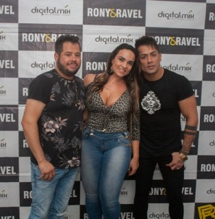 
<a style='margin-left: 5px;' class='btn btn-xs btn-social btn-facebook' href='https://www.facebook.com/sharer/sharer.php?u=https://galeramix.s01.web.getmuller.com.br/imagem/a106/800-800-90/conteudo/site_galerias/106/img4590.jpg' rel='popup' data-width='500' data-height='400'><i class='fa fa-facebook'></i>Compartilhar <span class='hidden-xs'>no Facebook</span>
</a> 
<a class='btn btn-default btn-xs' target='_blank' href='imagem/a106/800-800-90/conteudo/site_galerias/106/img4590.jpg'>
<span class='glyphicon glyphicon-cloud-download'></span> Salvar
</a>
