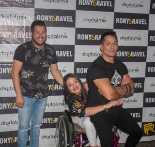 
<a style='margin-left: 5px;' class='btn btn-xs btn-social btn-facebook' href='https://www.facebook.com/sharer/sharer.php?u=https://galeramix.s01.web.getmuller.com.br/imagem/a106/800-800-90/conteudo/site_galerias/106/img4618.jpg' rel='popup' data-width='500' data-height='400'><i class='fa fa-facebook'></i>Compartilhar <span class='hidden-xs'>no Facebook</span>
</a> 
<a class='btn btn-default btn-xs' target='_blank' href='imagem/a106/800-800-90/conteudo/site_galerias/106/img4618.jpg'>
<span class='glyphicon glyphicon-cloud-download'></span> Salvar
</a>
