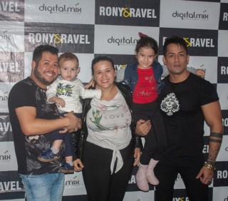 
<a style='margin-left: 5px;' class='btn btn-xs btn-social btn-facebook' href='https://www.facebook.com/sharer/sharer.php?u=https://galeramix.s01.web.getmuller.com.br/imagem/a106/800-800-90/conteudo/site_galerias/106/img4620.jpg' rel='popup' data-width='500' data-height='400'><i class='fa fa-facebook'></i>Compartilhar <span class='hidden-xs'>no Facebook</span>
</a> 
<a class='btn btn-default btn-xs' target='_blank' href='imagem/a106/800-800-90/conteudo/site_galerias/106/img4620.jpg'>
<span class='glyphicon glyphicon-cloud-download'></span> Salvar
</a>
