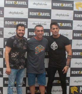 
<a style='margin-left: 5px;' class='btn btn-xs btn-social btn-facebook' href='https://www.facebook.com/sharer/sharer.php?u=https://galeramix.s01.web.getmuller.com.br/imagem/a106/800-800-90/conteudo/site_galerias/106/img4626.jpg' rel='popup' data-width='500' data-height='400'><i class='fa fa-facebook'></i>Compartilhar <span class='hidden-xs'>no Facebook</span>
</a> 
<a class='btn btn-default btn-xs' target='_blank' href='imagem/a106/800-800-90/conteudo/site_galerias/106/img4626.jpg'>
<span class='glyphicon glyphicon-cloud-download'></span> Salvar
</a>
