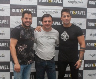 
<a style='margin-left: 5px;' class='btn btn-xs btn-social btn-facebook' href='https://www.facebook.com/sharer/sharer.php?u=https://galeramix.s01.web.getmuller.com.br/imagem/a106/800-800-90/conteudo/site_galerias/106/img4627.jpg' rel='popup' data-width='500' data-height='400'><i class='fa fa-facebook'></i>Compartilhar <span class='hidden-xs'>no Facebook</span>
</a> 
<a class='btn btn-default btn-xs' target='_blank' href='imagem/a106/800-800-90/conteudo/site_galerias/106/img4627.jpg'>
<span class='glyphicon glyphicon-cloud-download'></span> Salvar
</a>
