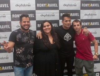 
<a style='margin-left: 5px;' class='btn btn-xs btn-social btn-facebook' href='https://www.facebook.com/sharer/sharer.php?u=https://galeramix.s01.web.getmuller.com.br/imagem/a106/800-800-90/conteudo/site_galerias/106/img4630.jpg' rel='popup' data-width='500' data-height='400'><i class='fa fa-facebook'></i>Compartilhar <span class='hidden-xs'>no Facebook</span>
</a> 
<a class='btn btn-default btn-xs' target='_blank' href='imagem/a106/800-800-90/conteudo/site_galerias/106/img4630.jpg'>
<span class='glyphicon glyphicon-cloud-download'></span> Salvar
</a>
