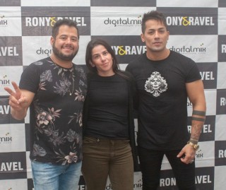 
<a style='margin-left: 5px;' class='btn btn-xs btn-social btn-facebook' href='https://www.facebook.com/sharer/sharer.php?u=https://galeramix.s01.web.getmuller.com.br/imagem/a106/800-800-90/conteudo/site_galerias/106/img4632.jpg' rel='popup' data-width='500' data-height='400'><i class='fa fa-facebook'></i>Compartilhar <span class='hidden-xs'>no Facebook</span>
</a> 
<a class='btn btn-default btn-xs' target='_blank' href='imagem/a106/800-800-90/conteudo/site_galerias/106/img4632.jpg'>
<span class='glyphicon glyphicon-cloud-download'></span> Salvar
</a>
