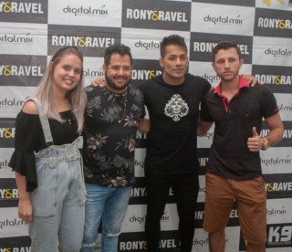 
<a style='margin-left: 5px;' class='btn btn-xs btn-social btn-facebook' href='https://www.facebook.com/sharer/sharer.php?u=https://galeramix.s01.web.getmuller.com.br/imagem/a106/800-800-90/conteudo/site_galerias/106/img4637.jpg' rel='popup' data-width='500' data-height='400'><i class='fa fa-facebook'></i>Compartilhar <span class='hidden-xs'>no Facebook</span>
</a> 
<a class='btn btn-default btn-xs' target='_blank' href='imagem/a106/800-800-90/conteudo/site_galerias/106/img4637.jpg'>
<span class='glyphicon glyphicon-cloud-download'></span> Salvar
</a>
