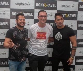 
<a style='margin-left: 5px;' class='btn btn-xs btn-social btn-facebook' href='https://www.facebook.com/sharer/sharer.php?u=https://galeramix.s01.web.getmuller.com.br/imagem/a106/800-800-90/conteudo/site_galerias/106/img4640.jpg' rel='popup' data-width='500' data-height='400'><i class='fa fa-facebook'></i>Compartilhar <span class='hidden-xs'>no Facebook</span>
</a> 
<a class='btn btn-default btn-xs' target='_blank' href='imagem/a106/800-800-90/conteudo/site_galerias/106/img4640.jpg'>
<span class='glyphicon glyphicon-cloud-download'></span> Salvar
</a>
