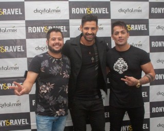 
<a style='margin-left: 5px;' class='btn btn-xs btn-social btn-facebook' href='https://www.facebook.com/sharer/sharer.php?u=https://galeramix.s01.web.getmuller.com.br/imagem/a106/800-800-90/conteudo/site_galerias/106/img4641.jpg' rel='popup' data-width='500' data-height='400'><i class='fa fa-facebook'></i>Compartilhar <span class='hidden-xs'>no Facebook</span>
</a> 
<a class='btn btn-default btn-xs' target='_blank' href='imagem/a106/800-800-90/conteudo/site_galerias/106/img4641.jpg'>
<span class='glyphicon glyphicon-cloud-download'></span> Salvar
</a>
