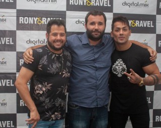 
<a style='margin-left: 5px;' class='btn btn-xs btn-social btn-facebook' href='https://www.facebook.com/sharer/sharer.php?u=https://galeramix.s01.web.getmuller.com.br/imagem/a106/800-800-90/conteudo/site_galerias/106/img4642.jpg' rel='popup' data-width='500' data-height='400'><i class='fa fa-facebook'></i>Compartilhar <span class='hidden-xs'>no Facebook</span>
</a> 
<a class='btn btn-default btn-xs' target='_blank' href='imagem/a106/800-800-90/conteudo/site_galerias/106/img4642.jpg'>
<span class='glyphicon glyphicon-cloud-download'></span> Salvar
</a>
