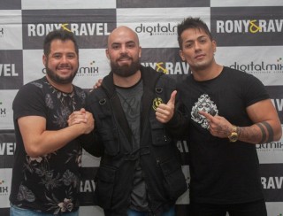 
<a style='margin-left: 5px;' class='btn btn-xs btn-social btn-facebook' href='https://www.facebook.com/sharer/sharer.php?u=https://galeramix.s01.web.getmuller.com.br/imagem/a106/800-800-90/conteudo/site_galerias/106/img4645.jpg' rel='popup' data-width='500' data-height='400'><i class='fa fa-facebook'></i>Compartilhar <span class='hidden-xs'>no Facebook</span>
</a> 
<a class='btn btn-default btn-xs' target='_blank' href='imagem/a106/800-800-90/conteudo/site_galerias/106/img4645.jpg'>
<span class='glyphicon glyphicon-cloud-download'></span> Salvar
</a>
