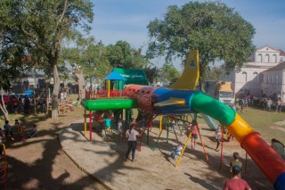 
                                <a style='margin-left: 5px;' class='btn btn-xs btn-social btn-facebook' href='https://www.facebook.com/sharer/sharer.php?u=https://galeramix.s01.web.getmuller.com.br/imagem/a108/800-800-90/conteudo/site_galerias/108/tijucasaaniversario-159-anos-tijucas-galera-mix-31.jpg' rel='popup' data-width='500' data-height='400'><i class='fa fa-facebook'></i>Compartilhar <span class='hidden-xs'>no Facebook</span>
                            </a> 
                            <a class='btn btn-default btn-xs' target='_blank' href='imagem/a108/800-800-90/conteudo/site_galerias/108/tijucasaaniversario-159-anos-tijucas-galera-mix-31.jpg'>
                                <span class='glyphicon glyphicon-cloud-download'></span> Salvar
                            </a>
                            