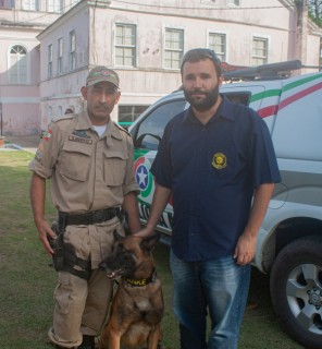 
                    <a style='margin-left: 5px;' class='btn btn-xs btn-social btn-facebook' href='https://www.facebook.com/sharer/sharer.php?u=https://galeramix.s01.web.getmuller.com.br/imagem/a108/800-800-90/conteudo/site_galerias/108/tijucasaaniversario-159-anos-tijucas-galera-mix-34.jpg' rel='popup' data-width='500' data-height='400'><i class='fa fa-facebook'></i>Compartilhar <span class='hidden-xs'>no Facebook</span>
                </a> 
                <a class='btn btn-default btn-xs' target='_blank' href='imagem/a108/800-800-90/conteudo/site_galerias/108/tijucasaaniversario-159-anos-tijucas-galera-mix-34.jpg'>
                    <span class='glyphicon glyphicon-cloud-download'></span> Salvar
                </a>
                