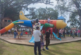 
        <a style='margin-left: 5px;' class='btn btn-xs btn-social btn-facebook' href='https://www.facebook.com/sharer/sharer.php?u=https://galeramix.s01.web.getmuller.com.br/imagem/a108/800-800-90/conteudo/site_galerias/108/tijucasaaniversario-159-anos-tijucas-galera-mix-37.jpg' rel='popup' data-width='500' data-height='400'><i class='fa fa-facebook'></i>Compartilhar <span class='hidden-xs'>no Facebook</span>
    </a> 
    <a class='btn btn-default btn-xs' target='_blank' href='imagem/a108/800-800-90/conteudo/site_galerias/108/tijucasaaniversario-159-anos-tijucas-galera-mix-37.jpg'>
        <span class='glyphicon glyphicon-cloud-download'></span> Salvar
    </a>
    