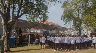 
<a style='margin-left: 5px;' class='btn btn-xs btn-social btn-facebook' href='https://www.facebook.com/sharer/sharer.php?u=https://galeramix.s01.web.getmuller.com.br/imagem/a108/800-800-90/conteudo/site_galerias/108/tijucasaaniversario-159-anos-tijucas-galera-mix-41.jpg' rel='popup' data-width='500' data-height='400'><i class='fa fa-facebook'></i>Compartilhar <span class='hidden-xs'>no Facebook</span>
</a> 
<a class='btn btn-default btn-xs' target='_blank' href='imagem/a108/800-800-90/conteudo/site_galerias/108/tijucasaaniversario-159-anos-tijucas-galera-mix-41.jpg'>
<span class='glyphicon glyphicon-cloud-download'></span> Salvar
</a>
