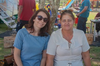 
<a style='margin-left: 5px;' class='btn btn-xs btn-social btn-facebook' href='https://www.facebook.com/sharer/sharer.php?u=https://galeramix.s01.web.getmuller.com.br/imagem/a108/800-800-90/conteudo/site_galerias/108/tijucasaaniversario-159-anos-tijucas-galera-mix-51.jpg' rel='popup' data-width='500' data-height='400'><i class='fa fa-facebook'></i>Compartilhar <span class='hidden-xs'>no Facebook</span>
</a> 
<a class='btn btn-default btn-xs' target='_blank' href='imagem/a108/800-800-90/conteudo/site_galerias/108/tijucasaaniversario-159-anos-tijucas-galera-mix-51.jpg'>
<span class='glyphicon glyphicon-cloud-download'></span> Salvar
</a>
