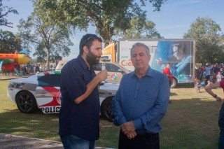 
<a style='margin-left: 5px;' class='btn btn-xs btn-social btn-facebook' href='https://www.facebook.com/sharer/sharer.php?u=https://galeramix.s01.web.getmuller.com.br/imagem/a108/800-800-90/conteudo/site_galerias/108/tijucasaaniversario-159-anos-tijucas-galera-mix-53.jpg' rel='popup' data-width='500' data-height='400'><i class='fa fa-facebook'></i>Compartilhar <span class='hidden-xs'>no Facebook</span>
</a> 
<a class='btn btn-default btn-xs' target='_blank' href='imagem/a108/800-800-90/conteudo/site_galerias/108/tijucasaaniversario-159-anos-tijucas-galera-mix-53.jpg'>
<span class='glyphicon glyphicon-cloud-download'></span> Salvar
</a>
